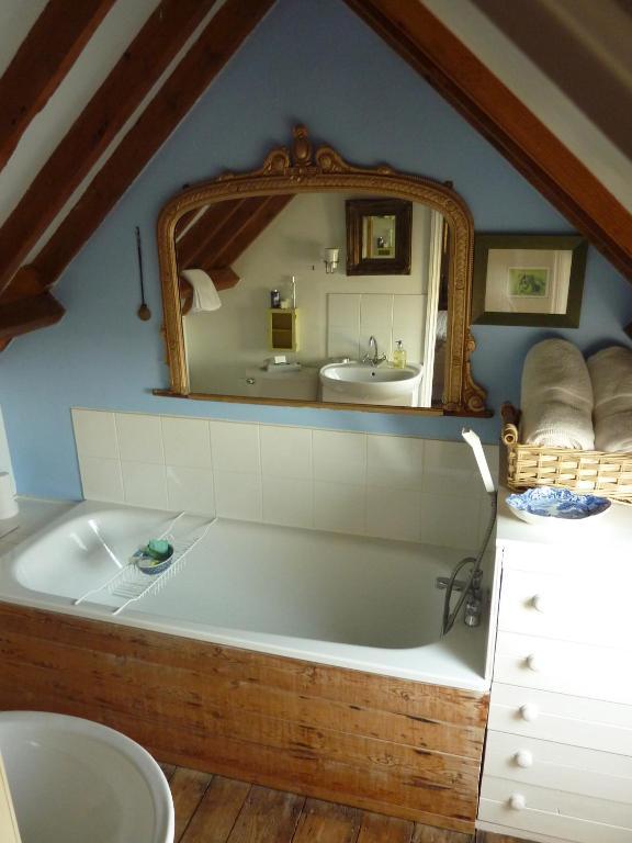 St Benedicts Byre B&B Crowhurst  Bilik gambar